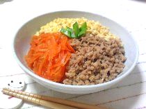 そぼろ3色ごはん
