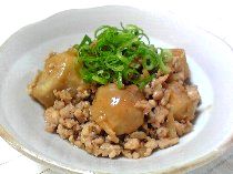 揚げ里芋そぼろあんかけ